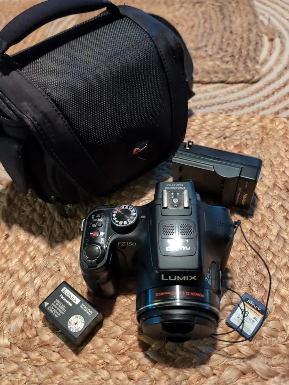 Panasonic Lumix DMC-FZ150 12.1MP Digital Bridge Camera 24x Optical Zoom Works